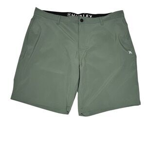 Hurley green hybrid walking shorts size 40